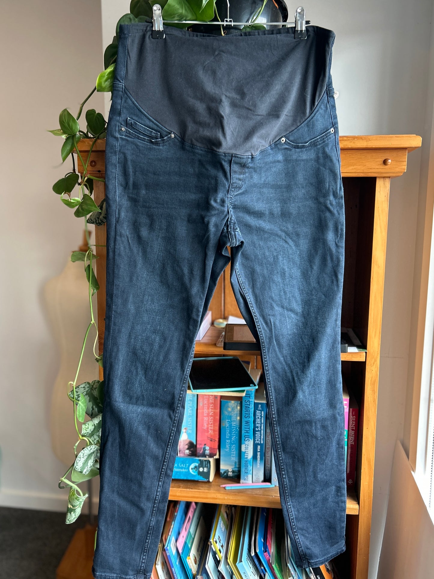 H&M mama maternity jeans (M+L)