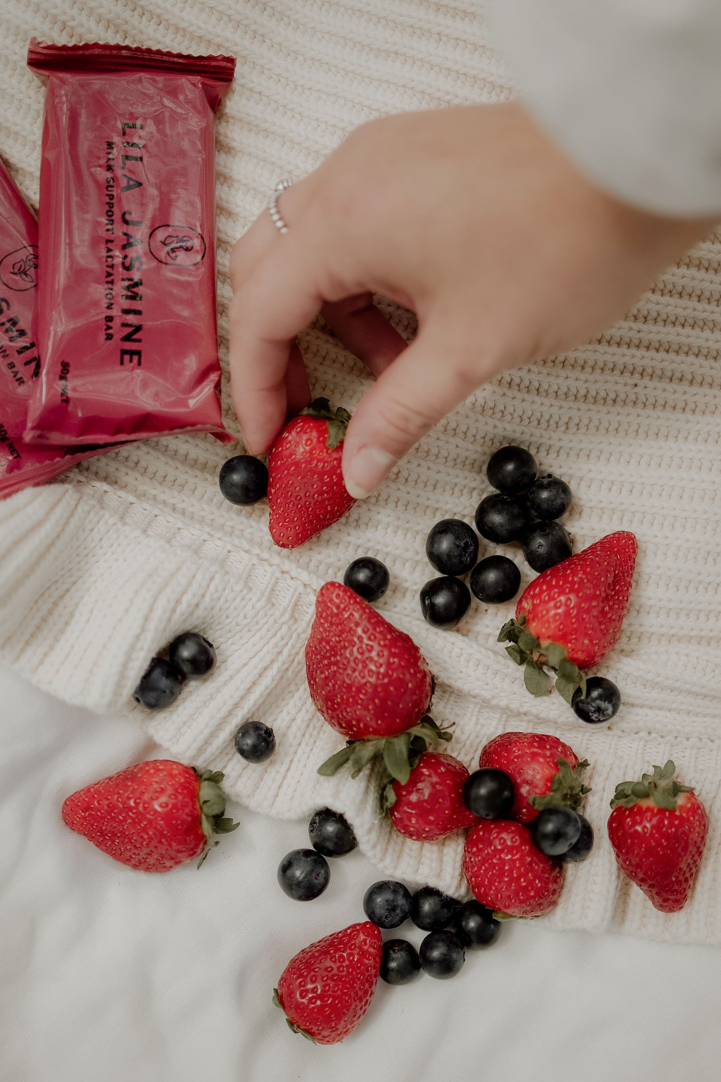 Lila Jasmine lactation bars- Berry + White chocolate š