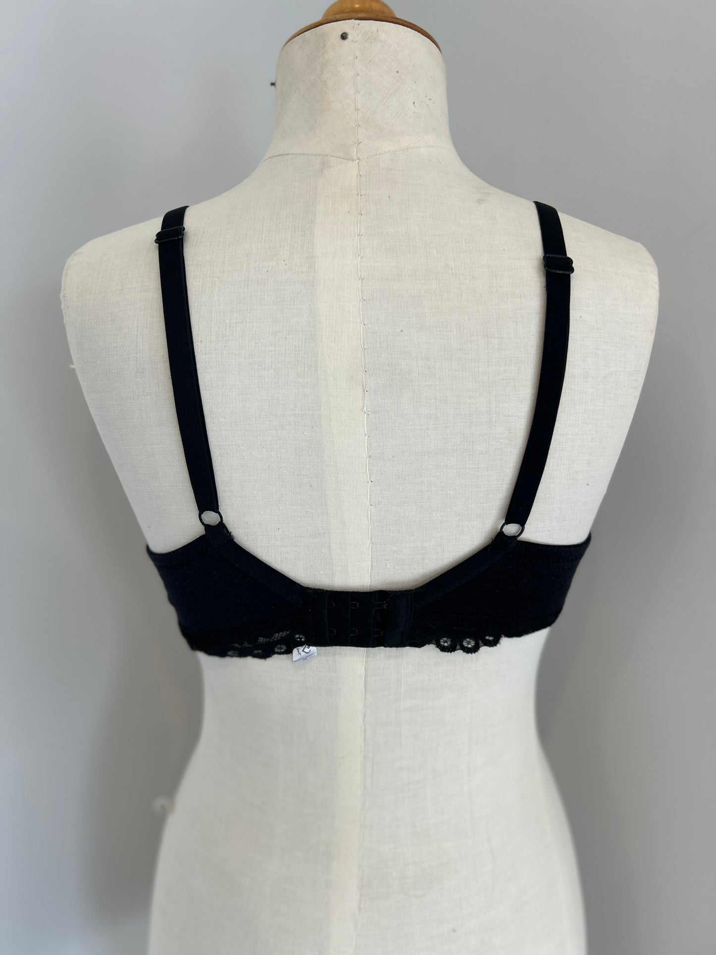 Close to the heart lace bralet (M)