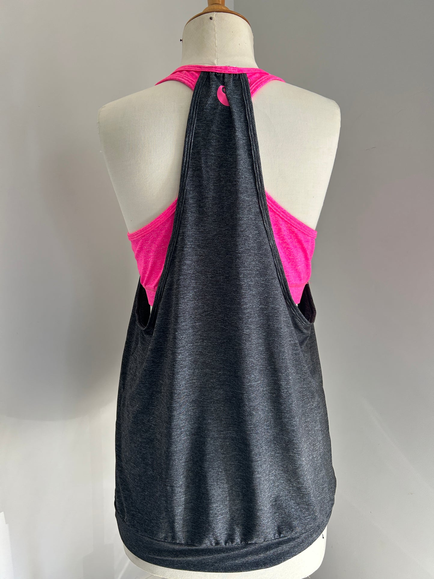 Cadenshae loose fit tank (XL)
