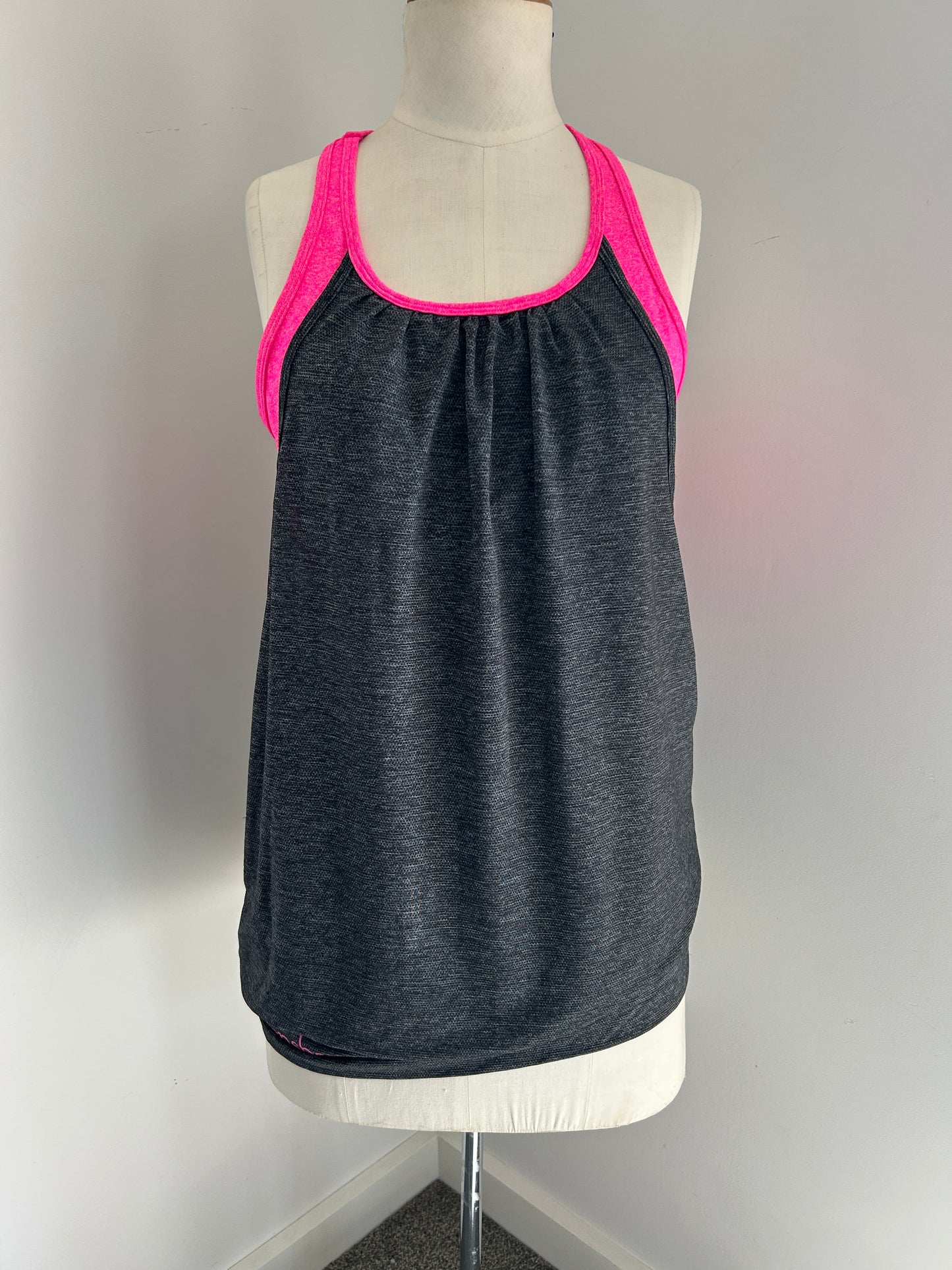 Cadenshae loose fit tank (XL)