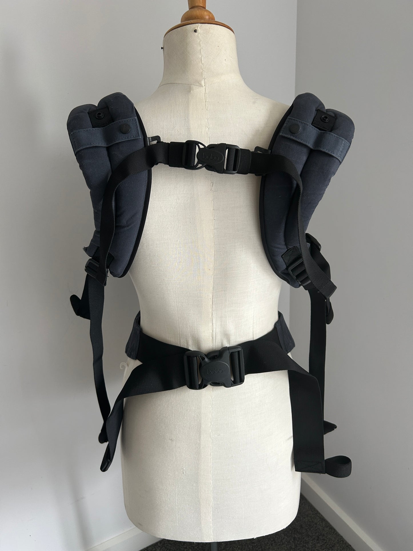Boba X carrier in charcoal