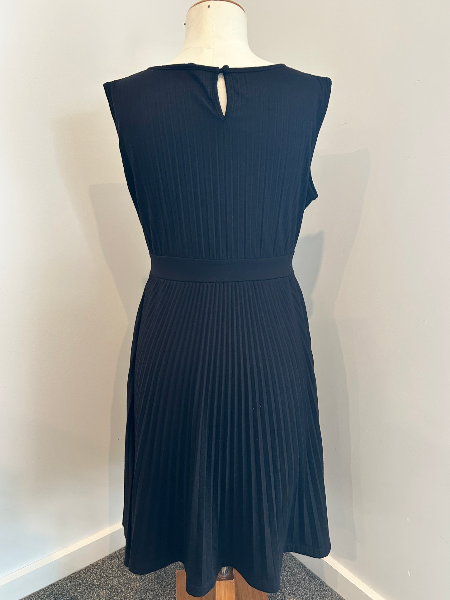 Ripe pleated dress (M)