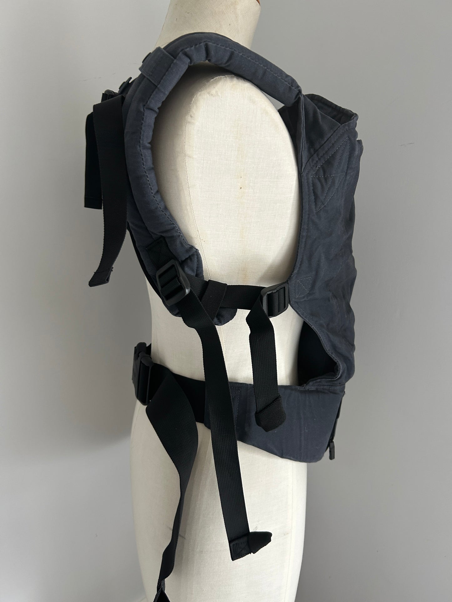 Boba X carrier in charcoal