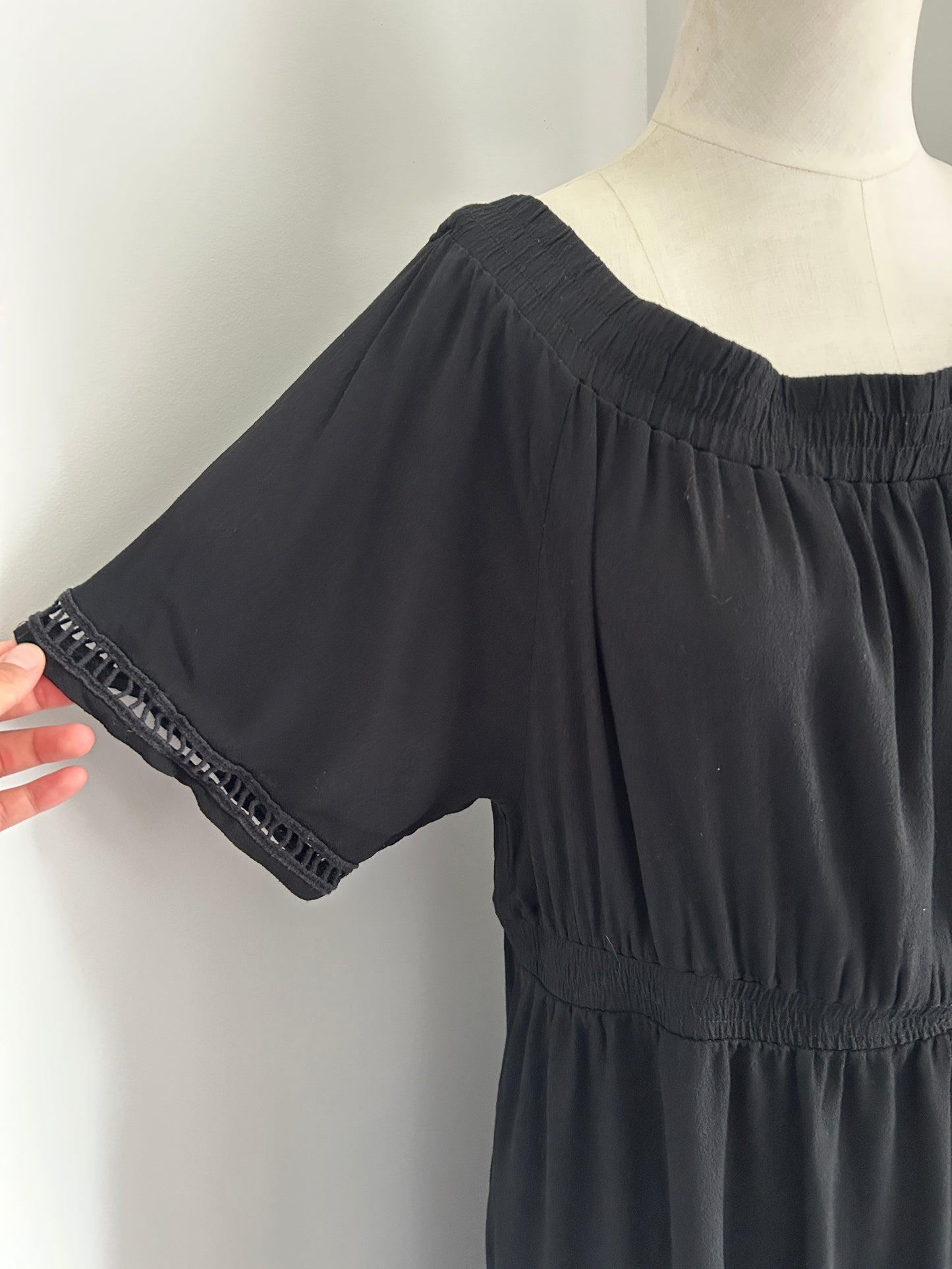 Ripe cold shoulder maxi dress (L)