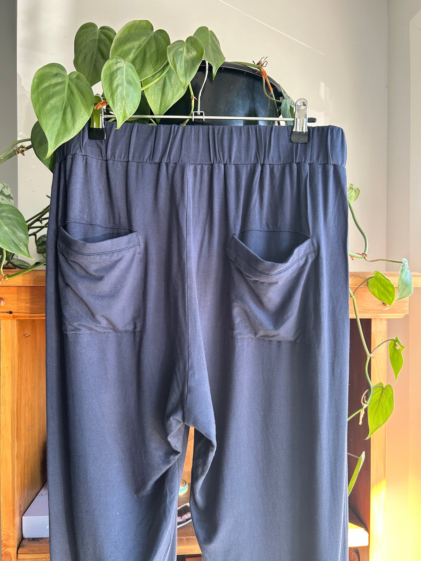 Cadenshae bamboo joggers (M + L)