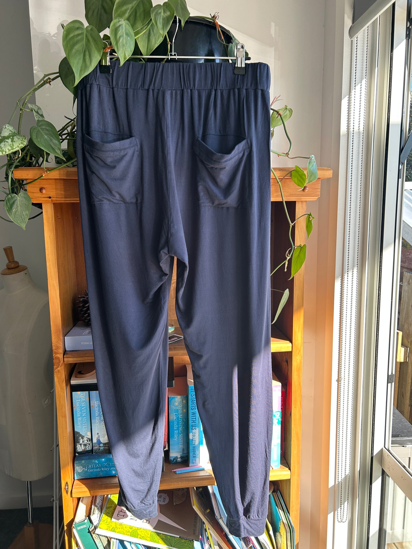 Cadenshae bamboo joggers (M + L)