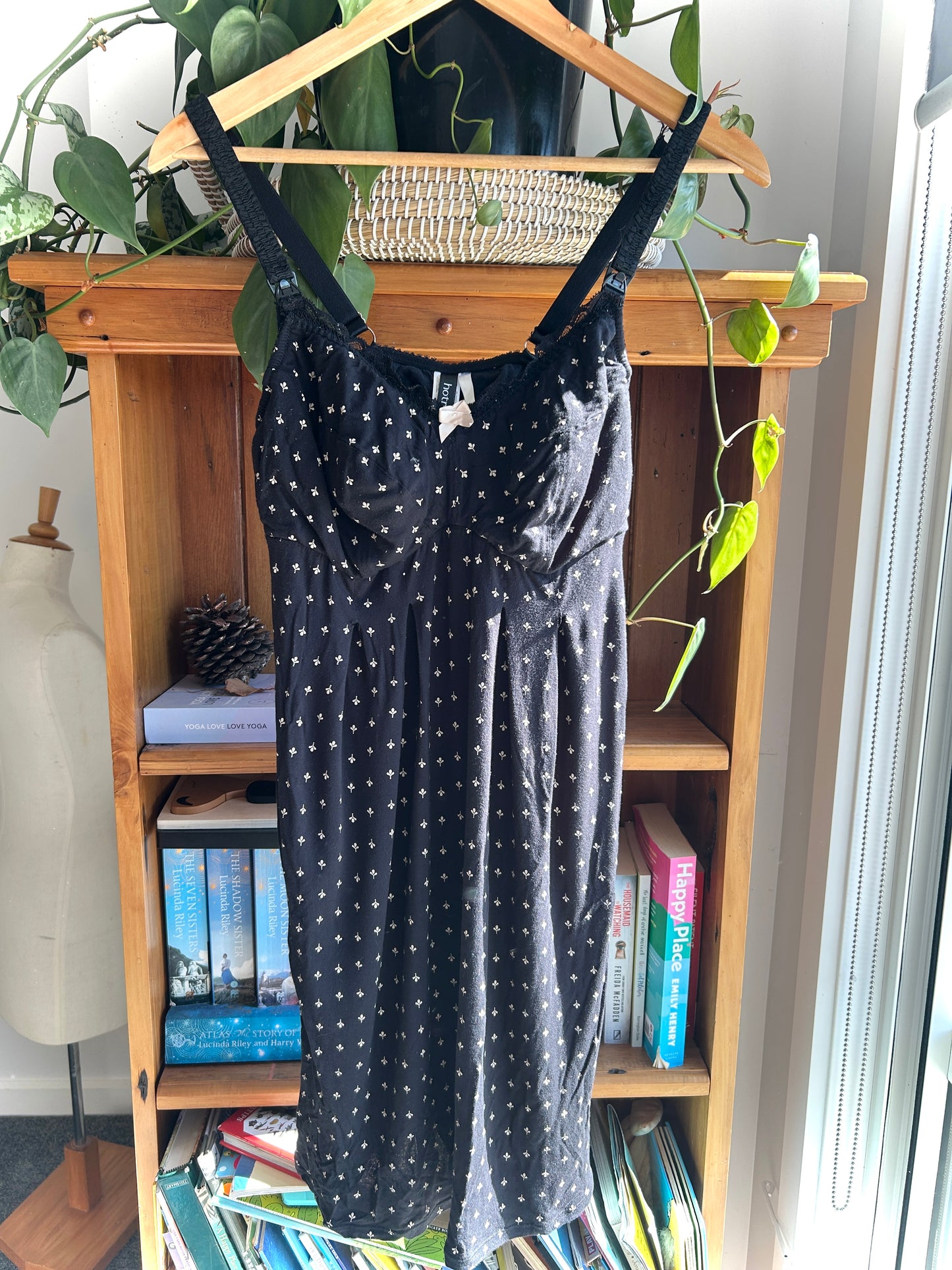 Hot milk dream nursing nightie (Large DD-G)