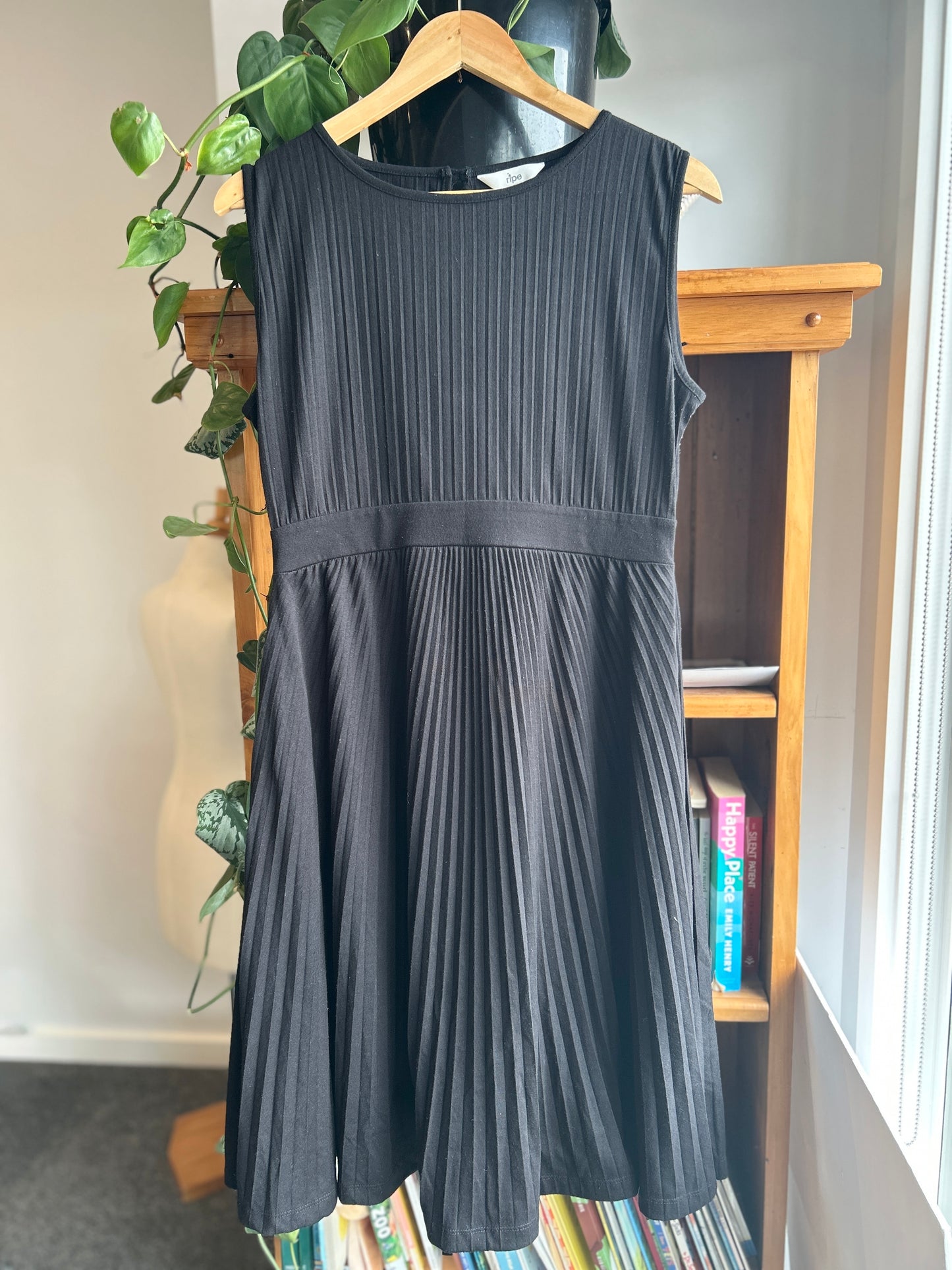 Ripe pleated dress (M)