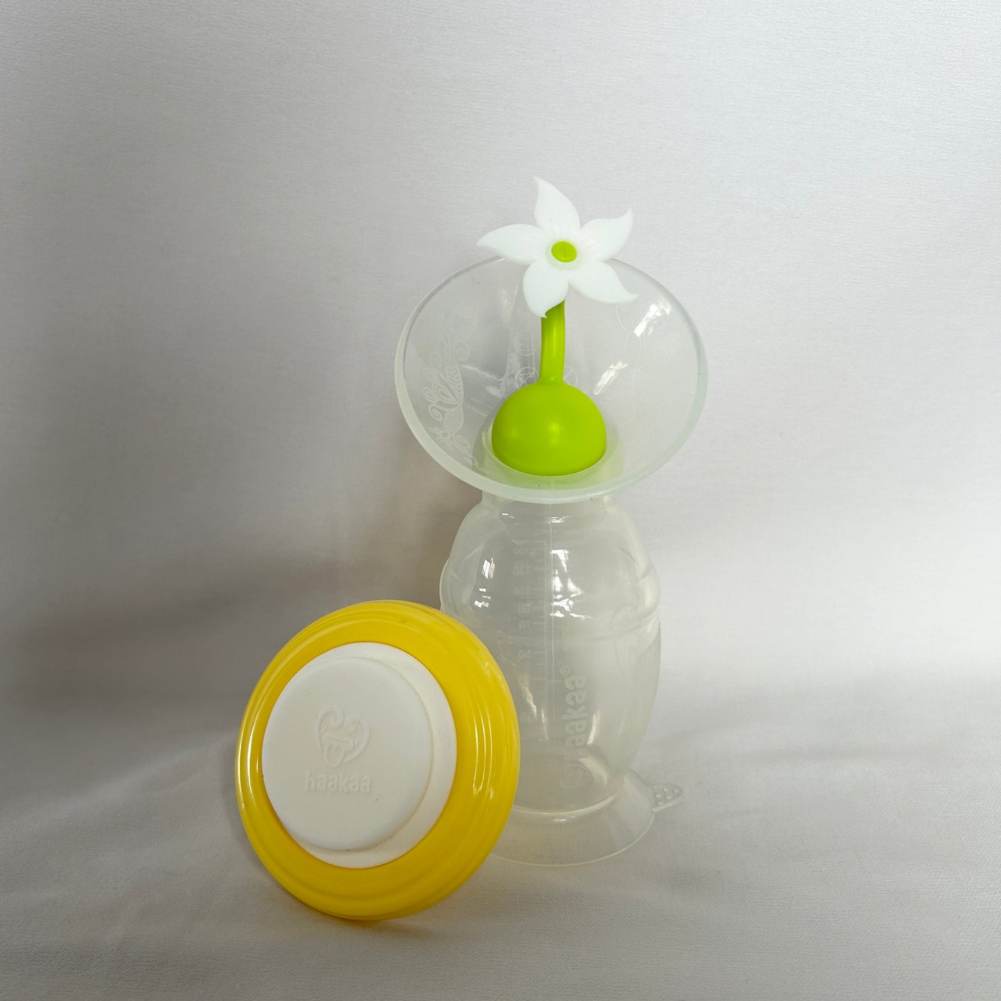 Haaka breast pump + accessories (150ml)
