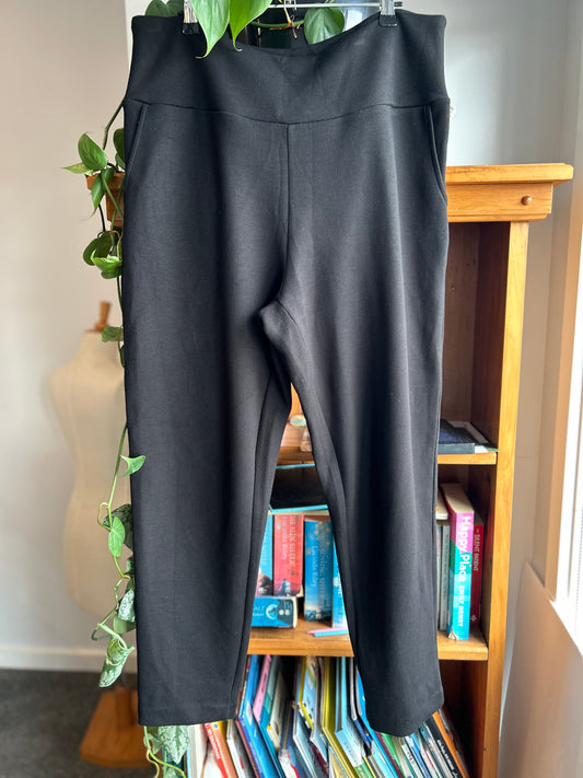Angel maternity relaxed fit leggings (L)