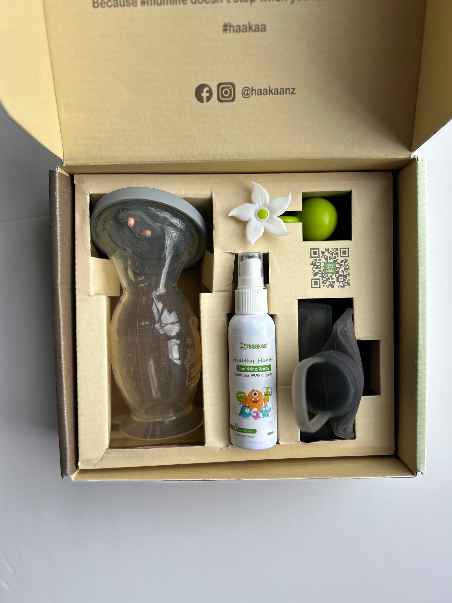 Haaka on-the-go pumping travel set, Brand new!