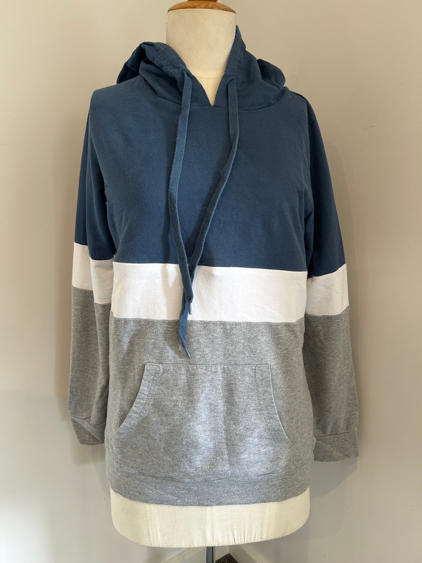 Cadenshae hoodie (M)