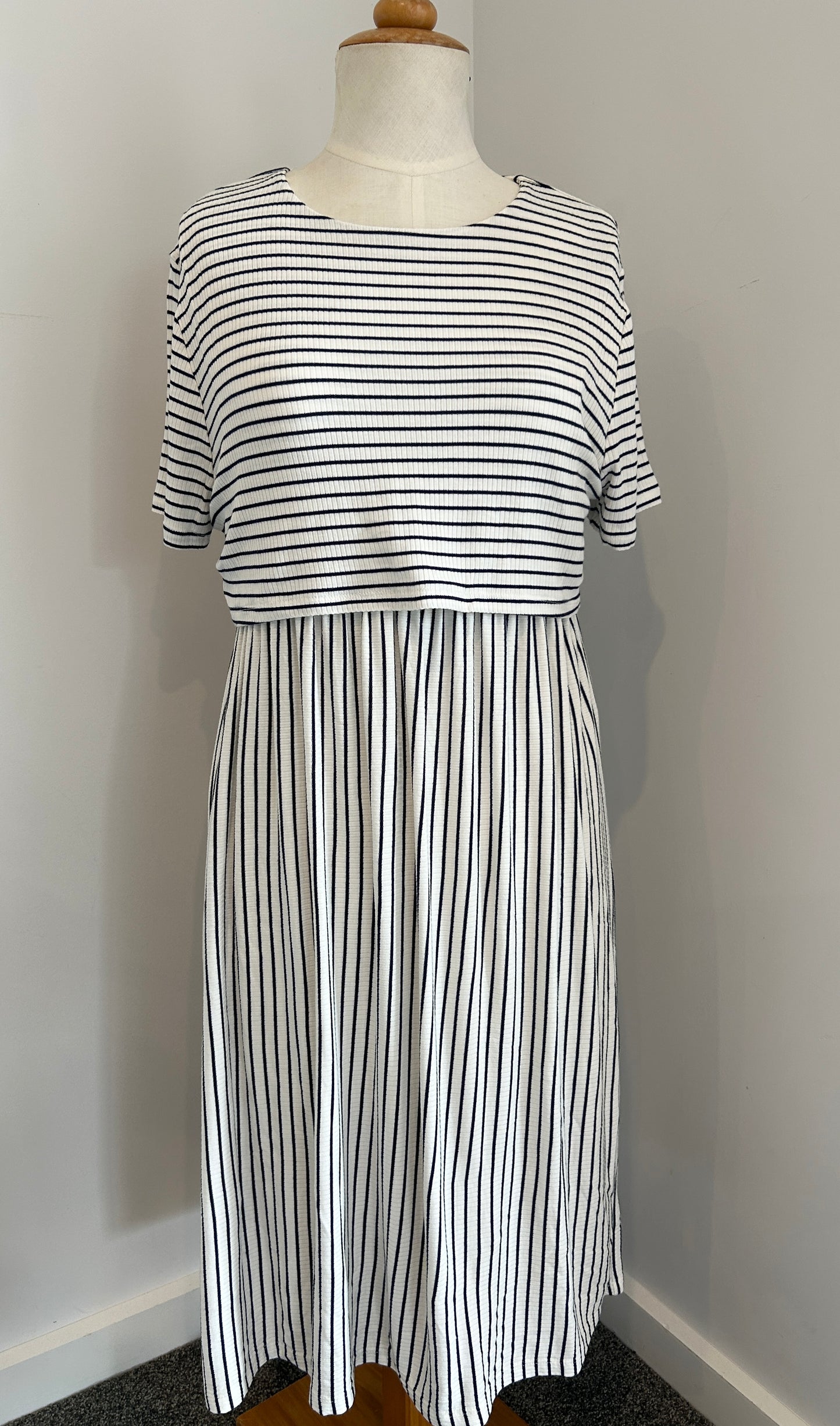 Jeanswest striped dress (M)