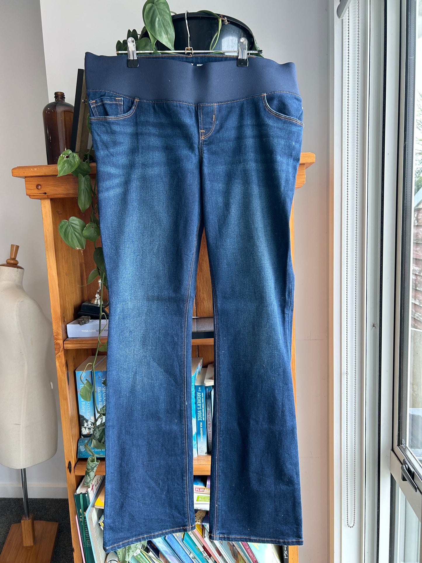 Old navy maternity flare jeans (10)