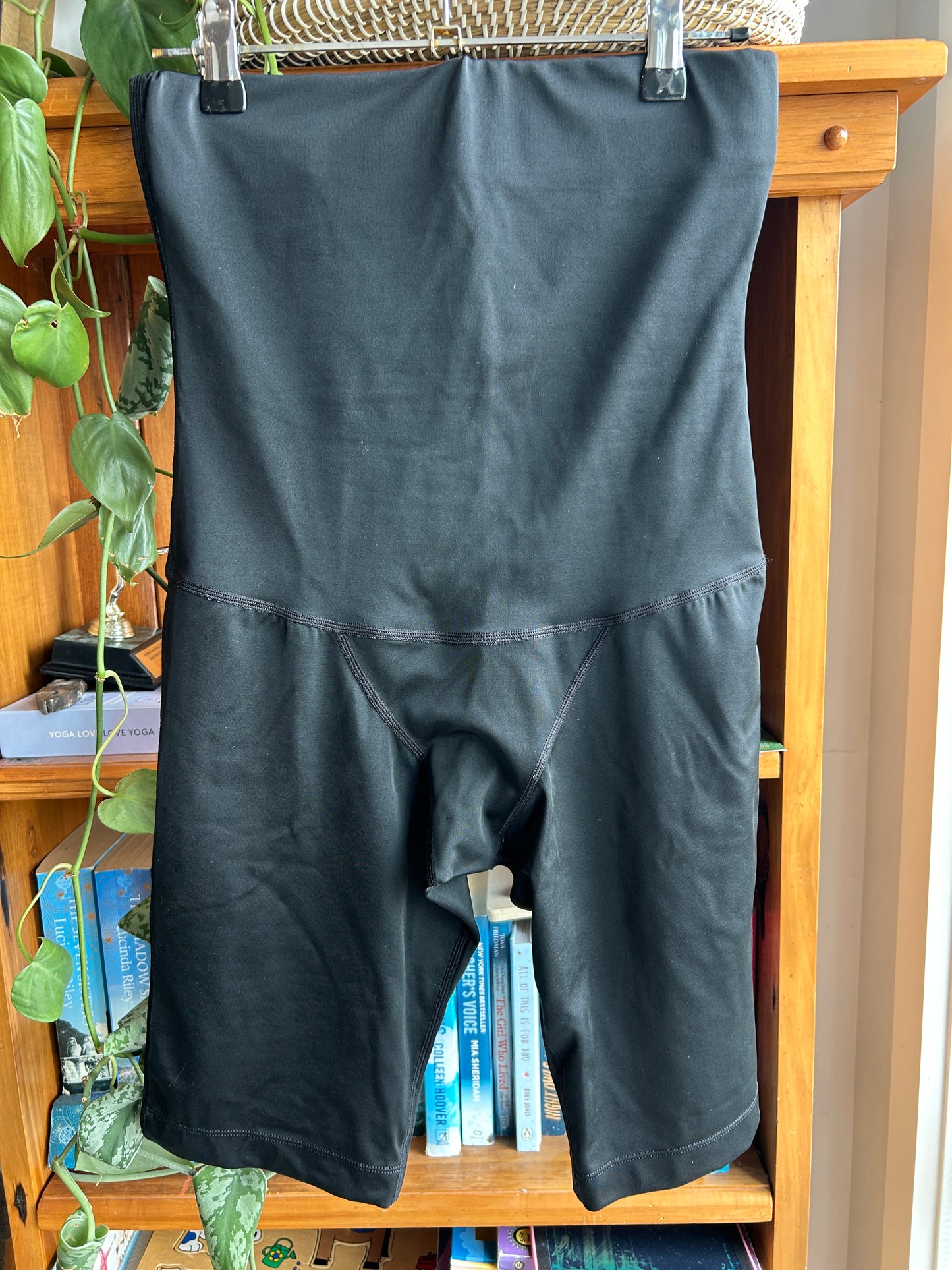 SRC Post partum recover shorts (M)