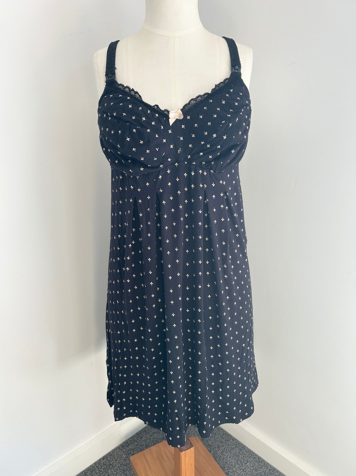 Hot milk dream nursing nightie (Large DD-G)
