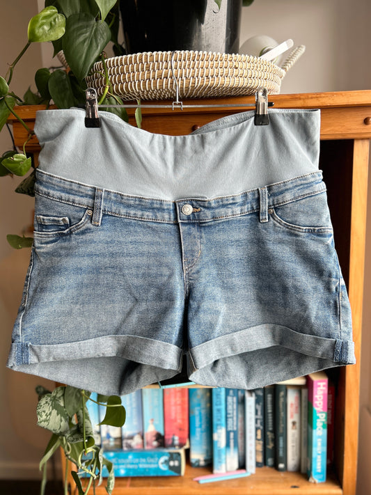 H&M mama maternity shorts, BNWOT (L)