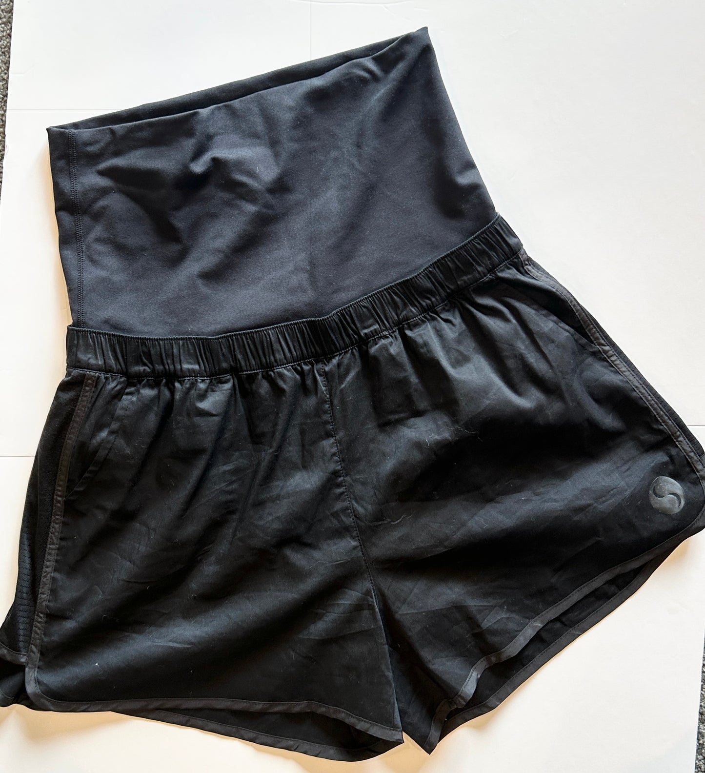 Cadenshae high waisted running shorts, BNWOT (M)