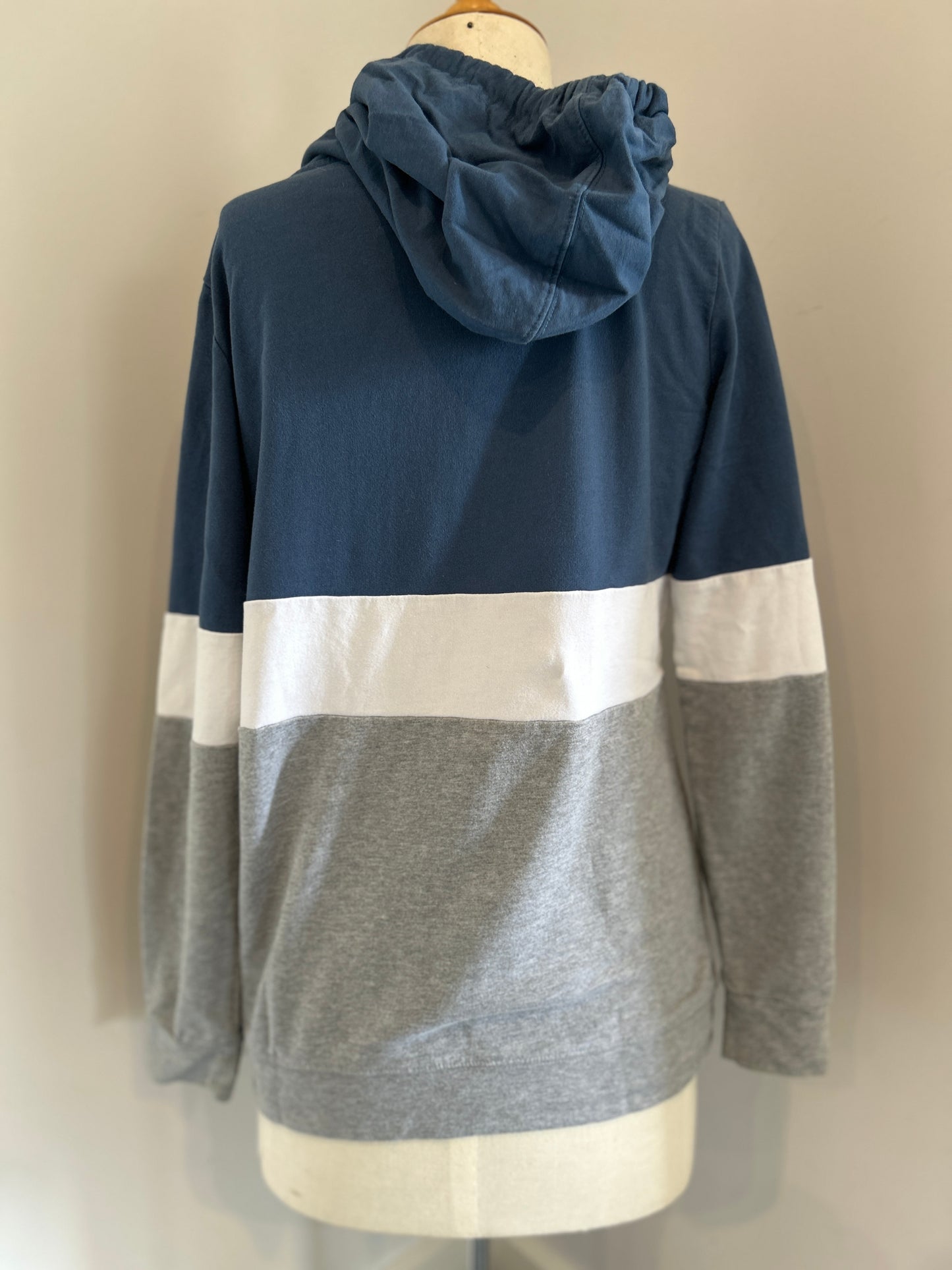 Cadenshae hoodie (M)