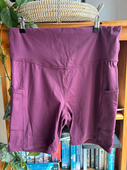 Cadenshae highwaisted bike shorts, BNWOT (XXXL)