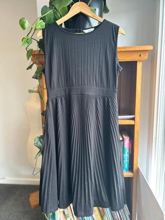 Ripe pleated dress (M)