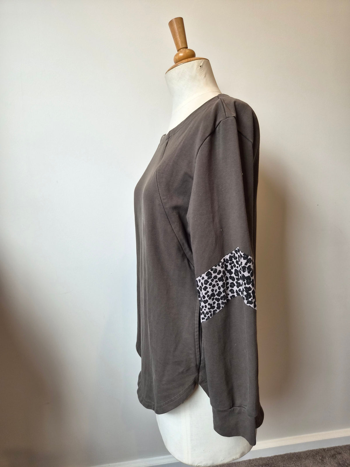 Milkbar Khaki Crew (M)