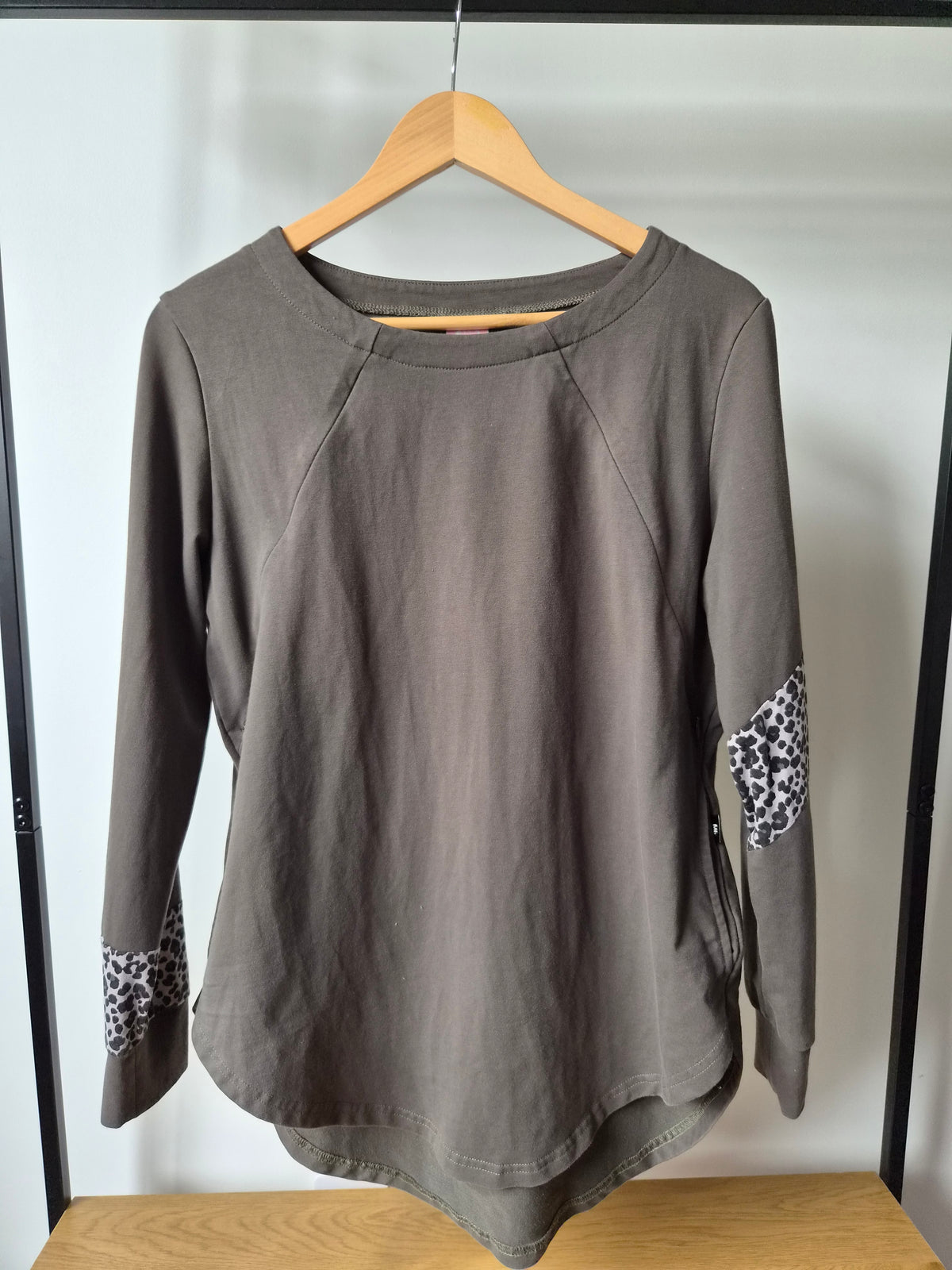 Milkbar Khaki Crew (M)