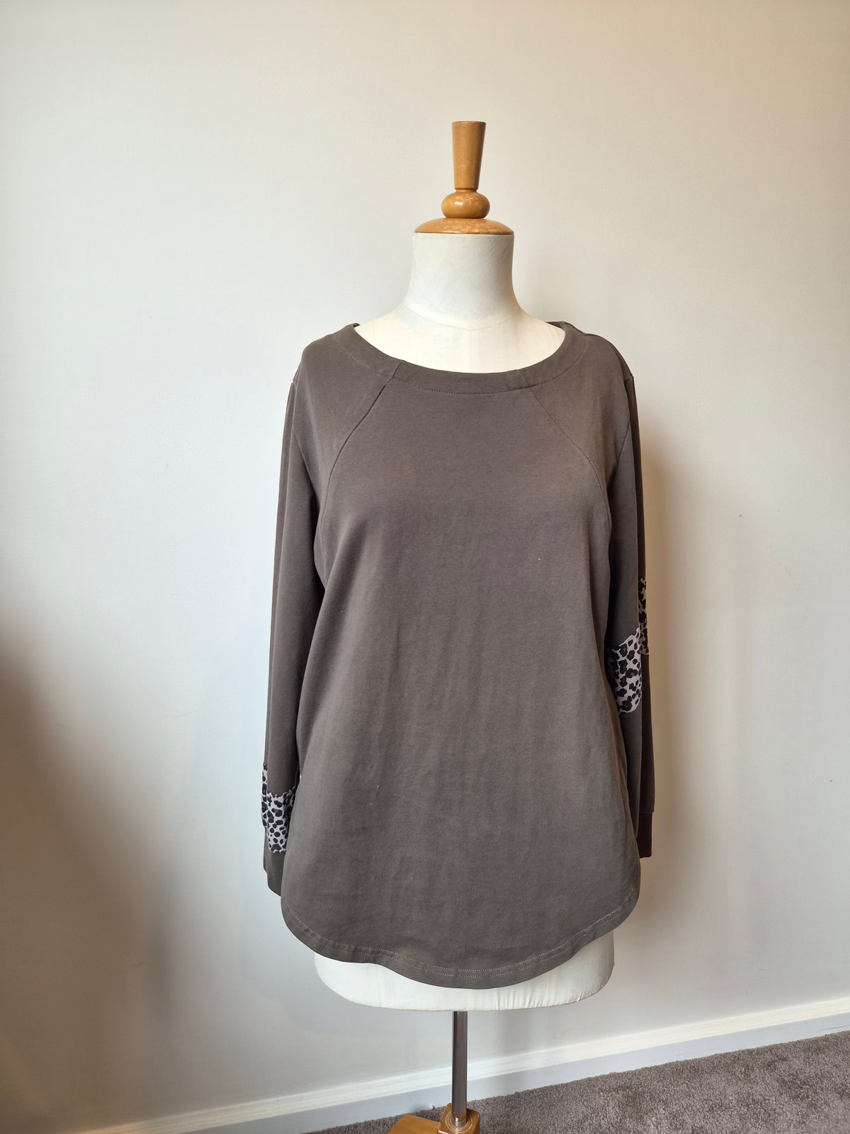 Milkbar Khaki Crew (M)