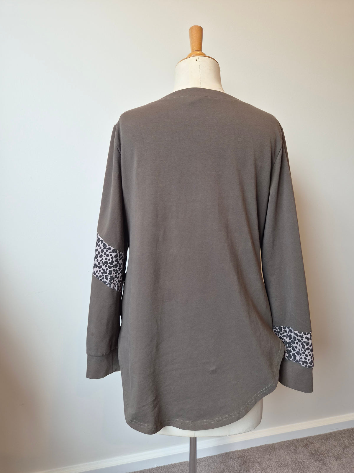 Milkbar Khaki Crew (M)